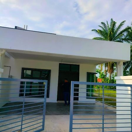 Aiman'S Rose Homestay Teluk Panglima Garang Luaran gambar