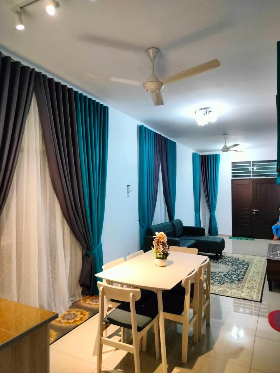 Aiman'S Rose Homestay Teluk Panglima Garang Luaran gambar