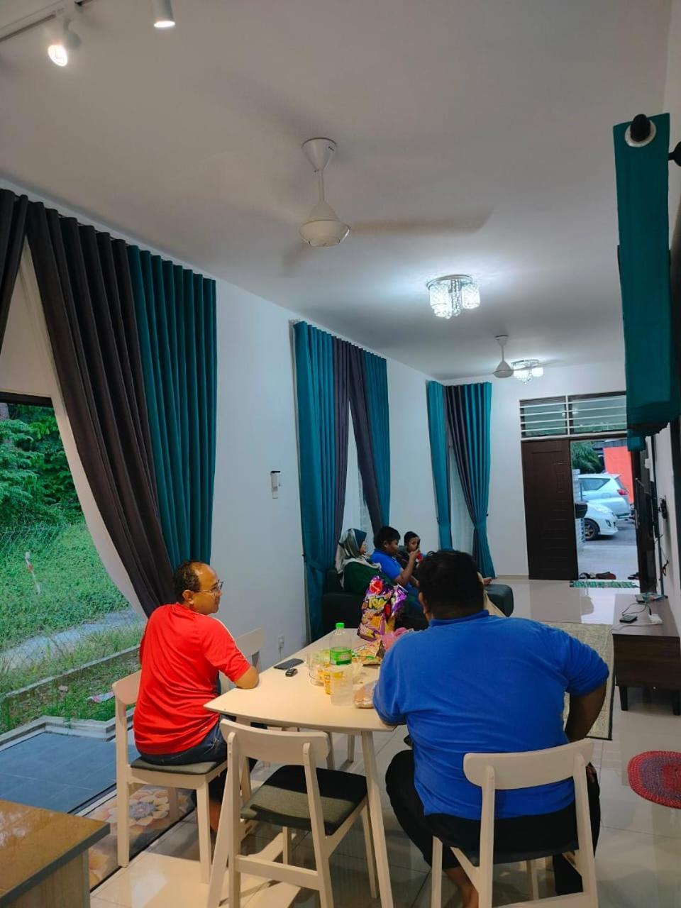 Aiman'S Rose Homestay Teluk Panglima Garang Luaran gambar