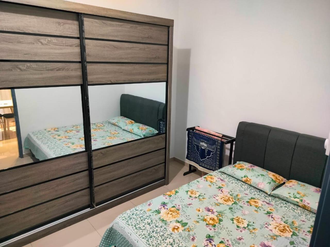 Aiman'S Rose Homestay Teluk Panglima Garang Luaran gambar