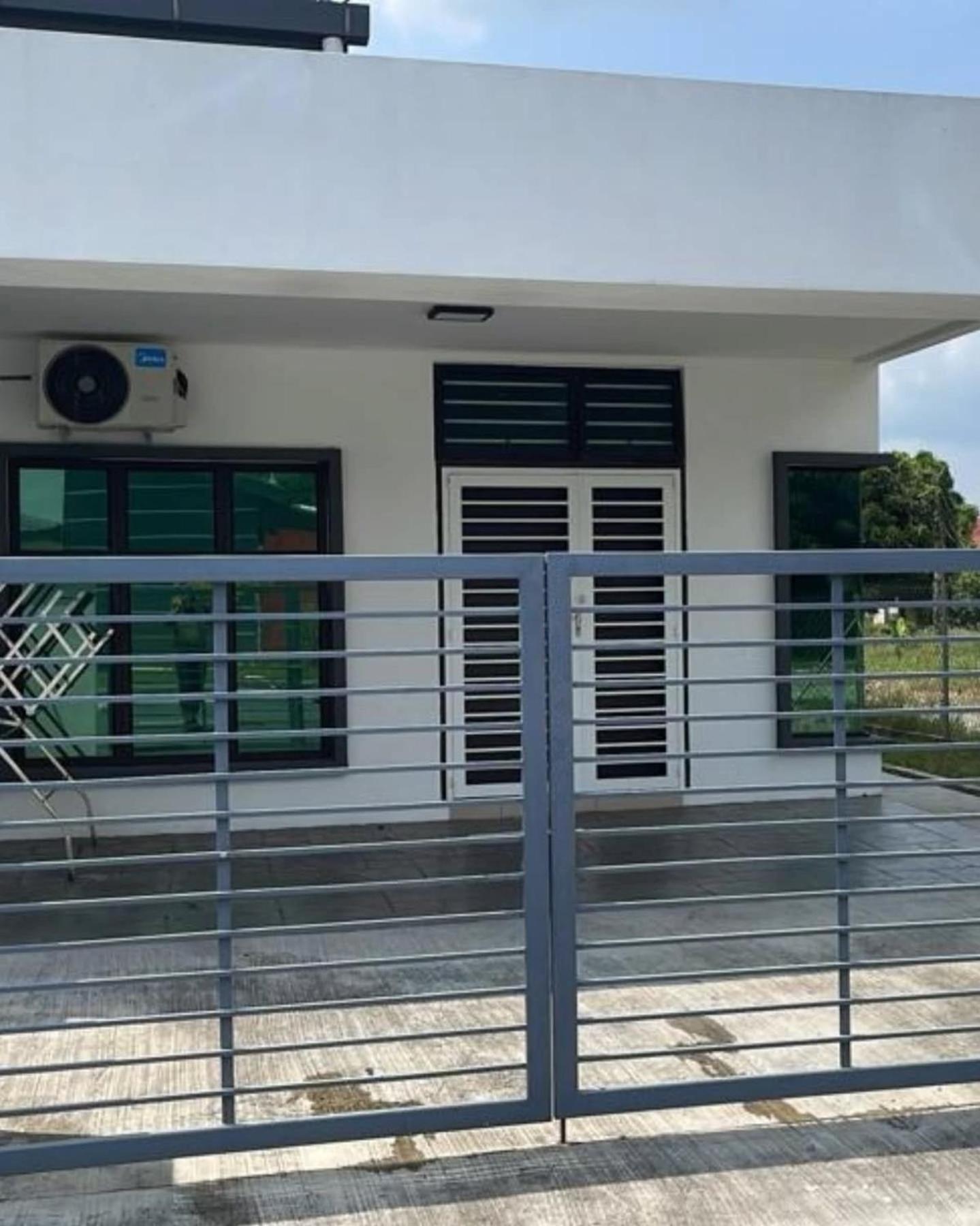 Aiman'S Rose Homestay Teluk Panglima Garang Luaran gambar